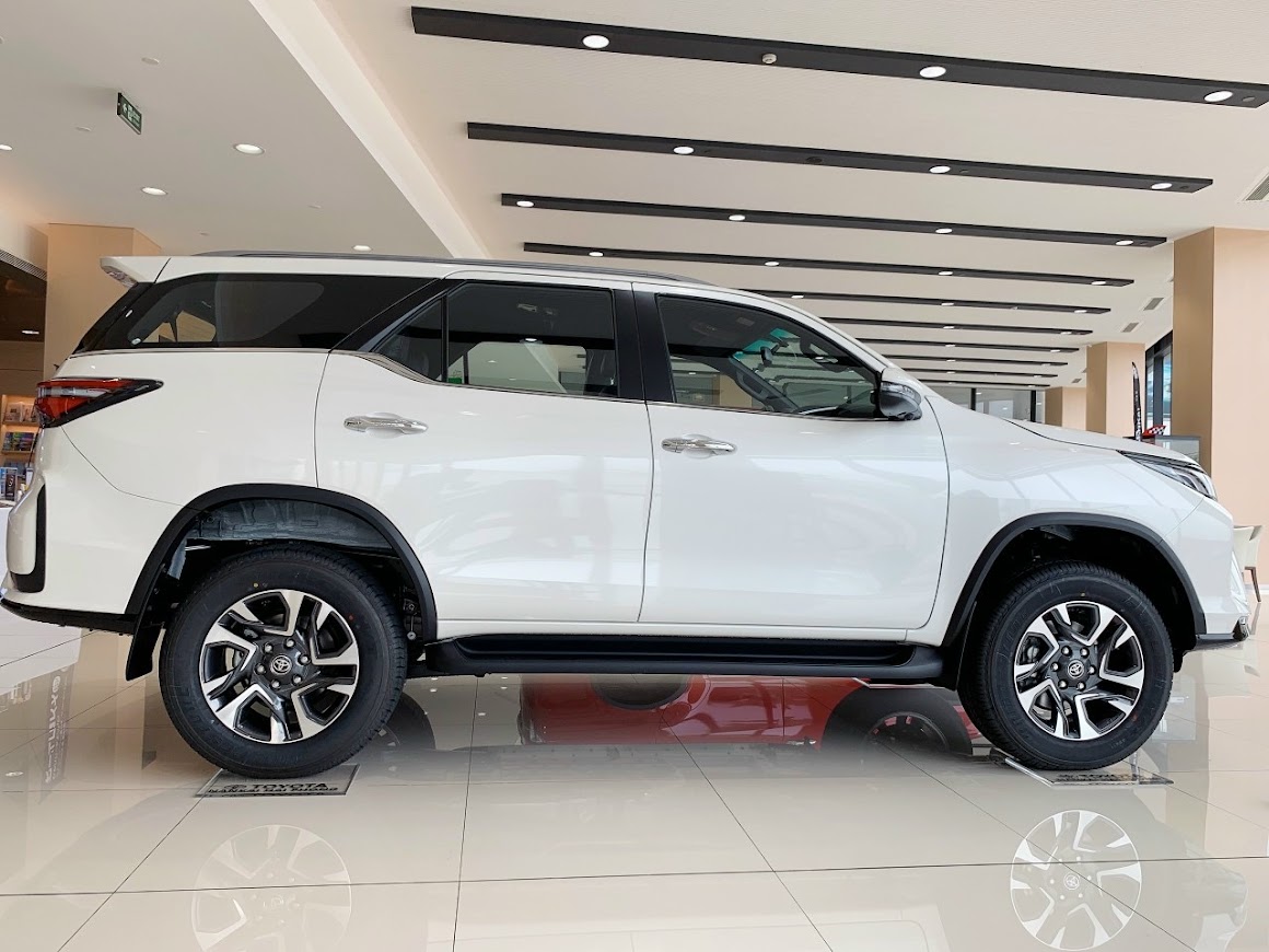 Fortuner Legender 2.4AT 4X2